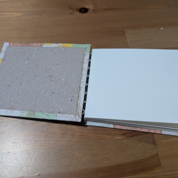 Floral Patterned Notebook - Picture 3 of 6